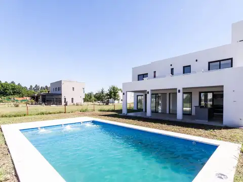 Casa en Venta en Countries y Barrios Cerrados en Moreno, USD 275.000