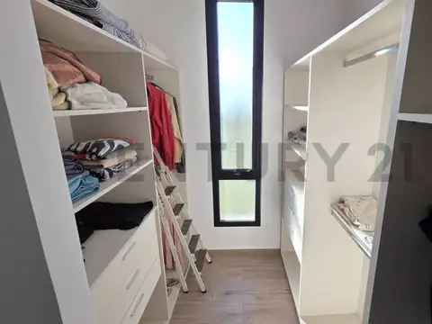 VENTA Casa 4 ambientes con escritorio, pileta y vista a arboleda | Barrio Norte,