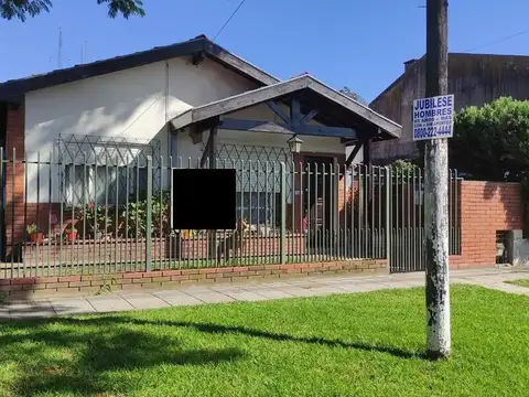 Casa  en Venta ubicado en Castelar, Morón, G.B.A. Zona Oeste - AMA0104_LP545173_8