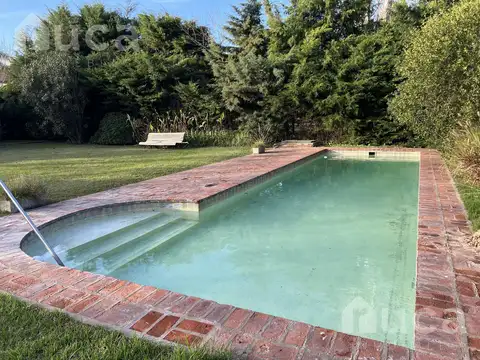 ALQ   ANUAL  y VENTA  APTO CREDITO| CASA c/Jardin y Pileta | Barrio La Celina