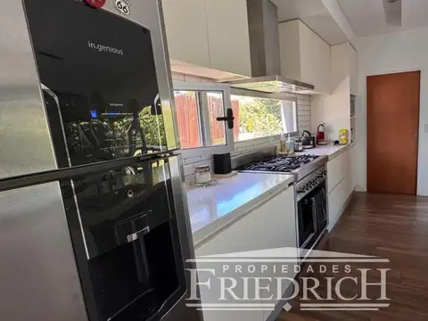 Casa 5 ambientes con 3 baños