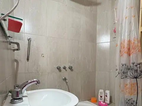 DEPTO 2 AMB AL FRENTE CON BALCÓN Y BAJAS EXPENSAS