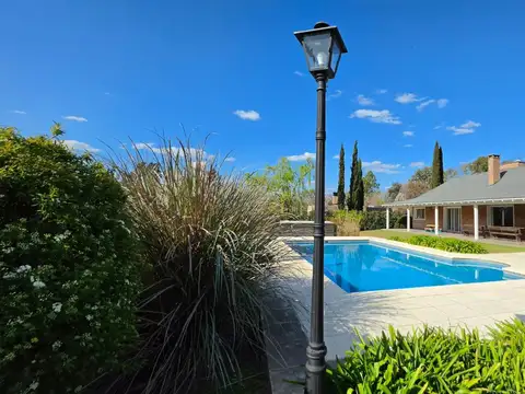 VENTA CASA 4 AMB 4400 M2 LA RETAMA PILAR APTO CRED
