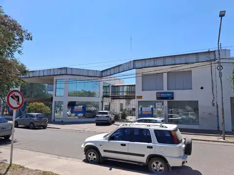 VENDE PROPIEDAD CON LOCALES, OFICINAS Y GALPONES SOBRE RUTA.