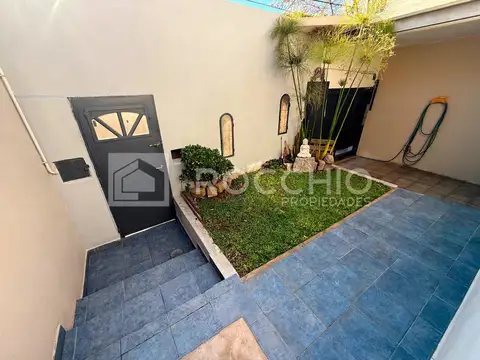 Casa 7 ambientes con 5 baños