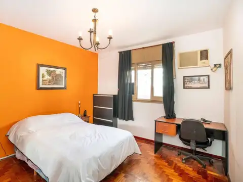 Casa en venta - 3 Dormitorios 2 Baños - Liniers