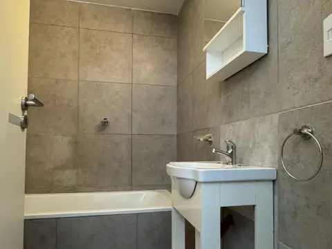 AMPLIO MONOAMBIENTE EN VENTA AL FRENTE