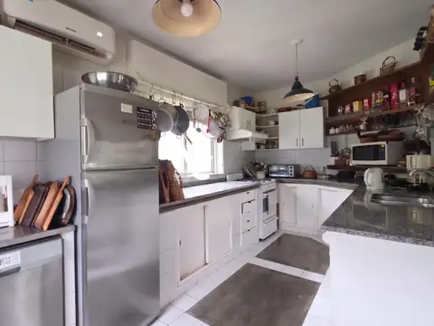 Casa en Venta con 4 cocheras