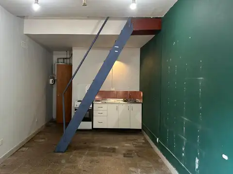 Alquiler de local comercial con entrepiso/deposito y cocina