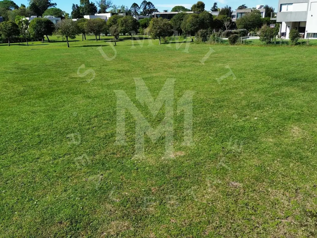 Terreno - 1.400  m² Total | 40  mts Frente | 35  mts Fondo | 1.400  m² Construible