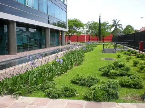 Oficina en Alquiler con 21 cocheras