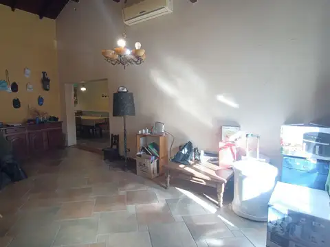 Casa 4 ambientes amplia y luminosa