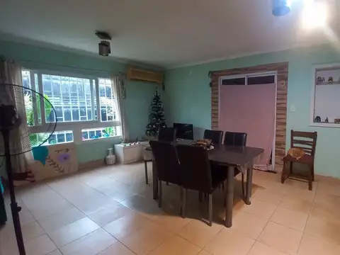 Casa en Alquiler con 1 cochera