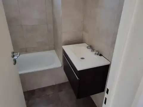 Departamento de 2 amb. en venta en Moron Sur