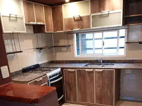 Depto Tipo Casa en Alquiler de 3 ambientes