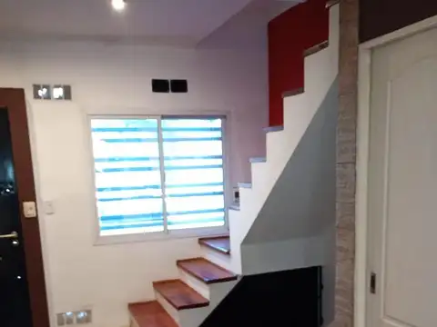 Depto Tipo Casa 3 ambientes con 2 baños