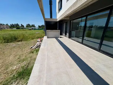 Casa en Venta con 3 cocheras