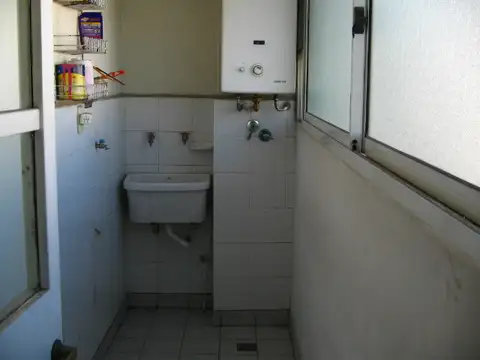 DEPARTAMENTO DE 3 AMBIENTES AMPLIOS CON BALCÓN EN FLORESTA