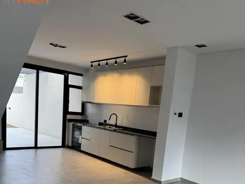 Depto Tipo Casa 5 ambientes con 2 baños