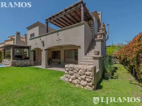 Casa en venta y alquiler  en Santa Barbara