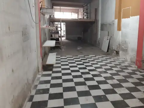 VENTA DEPOSITO LOCAL CON ENTRADA DE AUTO