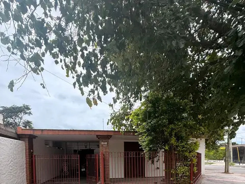 Se vende casa a metros de Av Acosta Villafañez