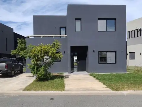 Casa En Venta Y Alquiler al Río En Barrio Náutico El Canal, Villanueva, Tigre