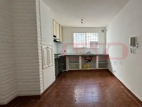 Casa en Alquiler con 1 cochera