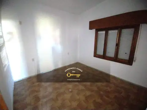 Casa en excelente punto con extenso jardín, San José de Carrasco Sur.