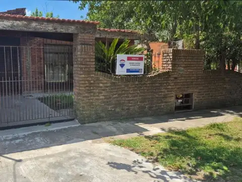 Venta Casa 5 Ambientes con Terreno libre