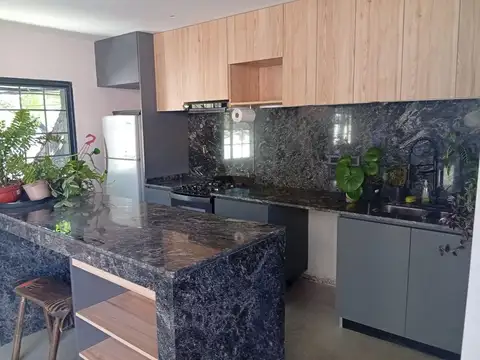 CASA EN VENTA P.A. 2 DORM. 2 BAÑOS. CON TERRAZA