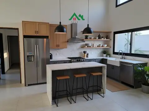 Casa en venta en Rincones de Manantiales, 3 dormitorios y cochera doble. Financiación Posible