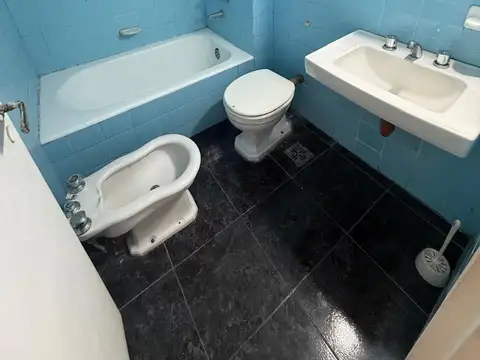 Departamento en alquiler en Recoleta. Av. Córdoba y Junin. Al frente. Super Luminoso  Apto