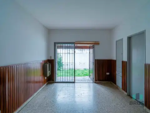 Casa 6 ambientes con 1 baño