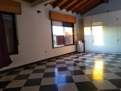 Depto Tipo Casa 3 ambientes con 2 baños