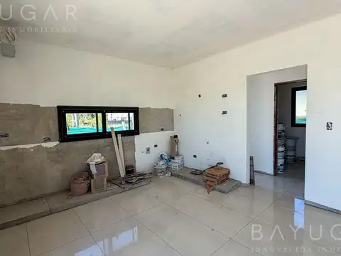 Casa en Venta con 3 cocheras