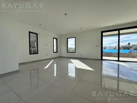 OPORTUNIDAD VENTA - Casa en barrio Santa Elisa - Pilar del Este