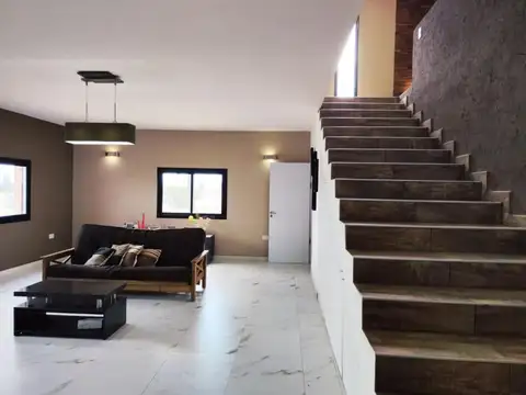 Casa en Venta con 7 cocheras
