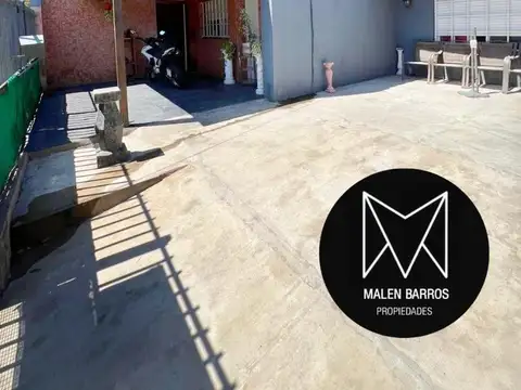 Casa en Venta con 3 cocheras