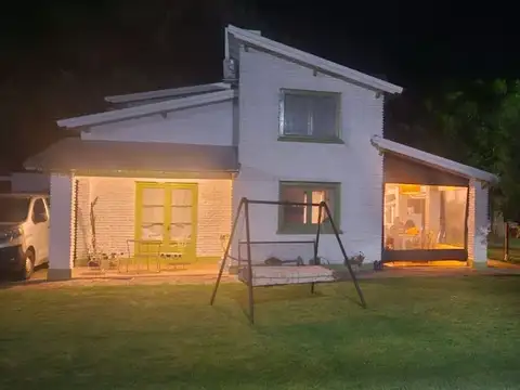 Casa 4 ambientes con 5 baños