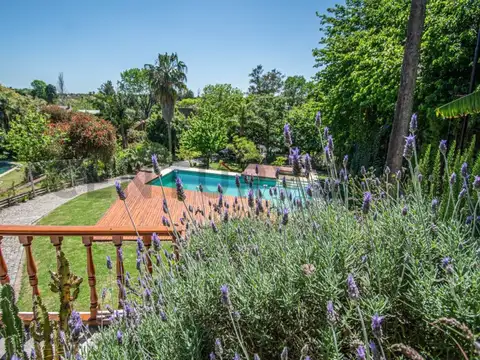 Casa en Venta con 2 cocheras