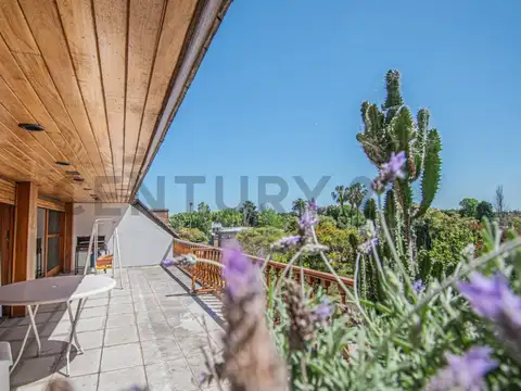 Casa 6 ambientes con 4 baños