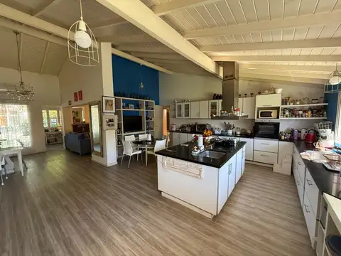 CASA EN VENTA EN ADROGUE