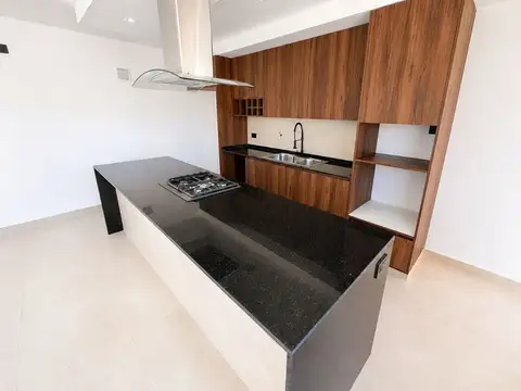Casa 5 ambientes con 3 baños