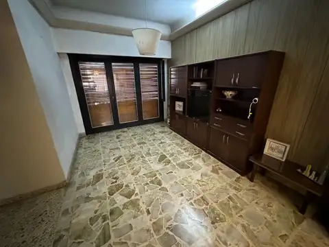 Casa 6 ambientes con 2 baños