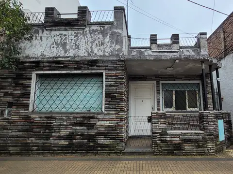 3 AMB CON PATIO Y TERRAZA- UBICADO A POCAS CUADRAS DEL CENTRO COMERCIAL DE CASEROS.