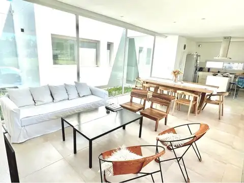 Casa en Alquiler en Pilar Del Este, USD 1.500