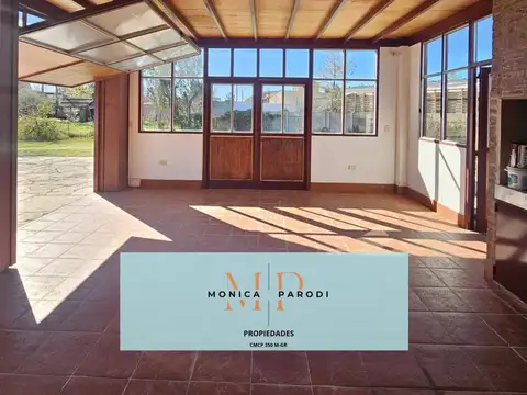 Casa 6 ambientes con 2 baños