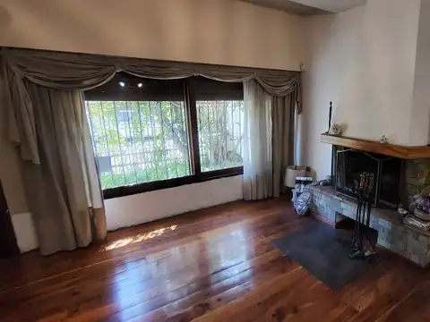 Chalet 5 ambientes  - Venta