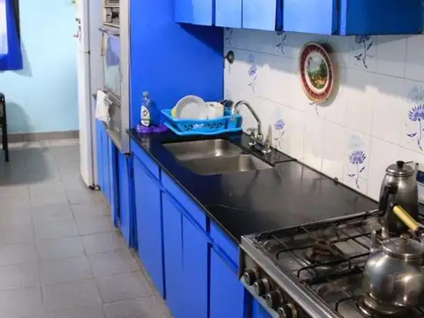 CASA SOBRE LOTE DE 8.66 X 43 EXCELENTE UBICACION